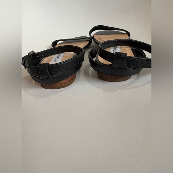 Steve Madden Lahnee black leather flat ankle strap sandals size 7.5 - Picture 6 of 10